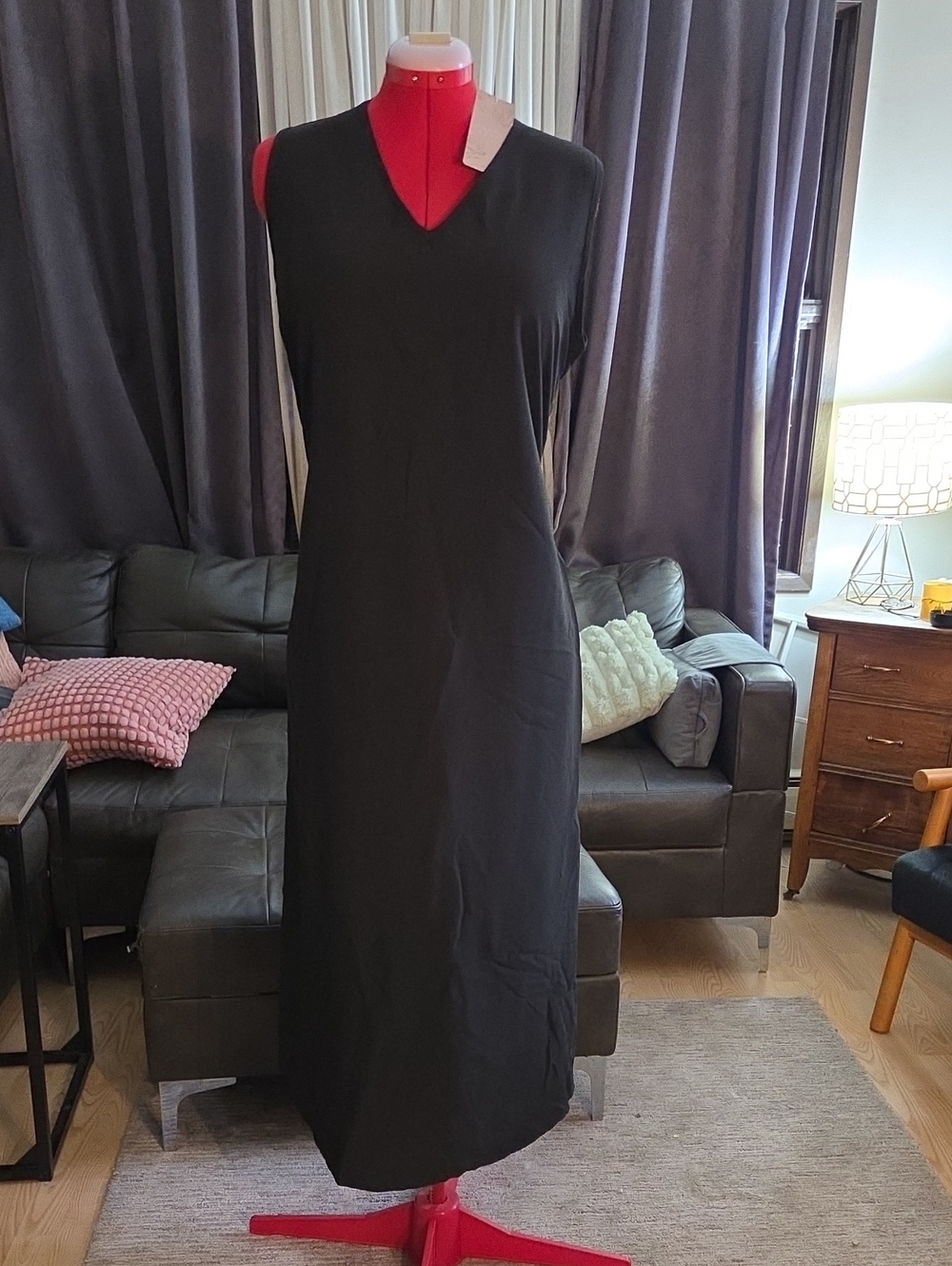 Sleeveless V-Neck Black Maxi Dress
